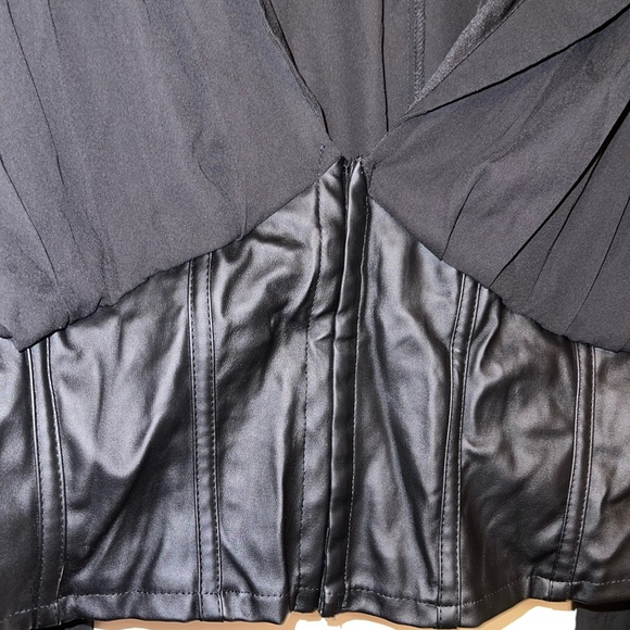 Elegant Black Women's Top - Picture 5 of 5